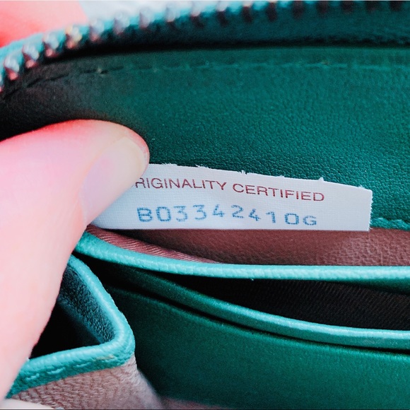 Authentic Bottega Veneta Wallet - Picture 8 of 8
